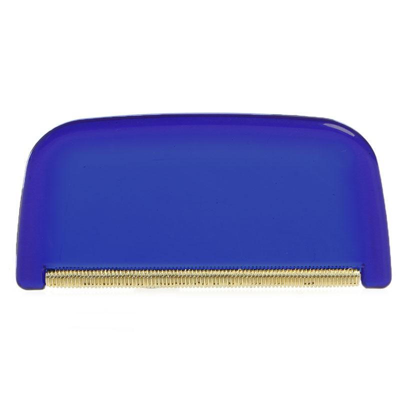 Plastmasas instruments matu un sūnu tīrīšanai no džemperiem, trikotāžas audumiem