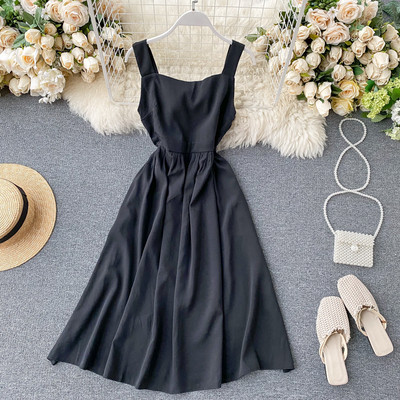 Moodne naiste kleit kandilise kaelusega ja rihmadega