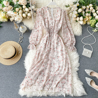 Alkalmi női ruha gumírozott derékkal, virágmintával