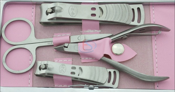 Komplektis 12 küünehooldusvahendit + värvilise mustriga hoiukarp