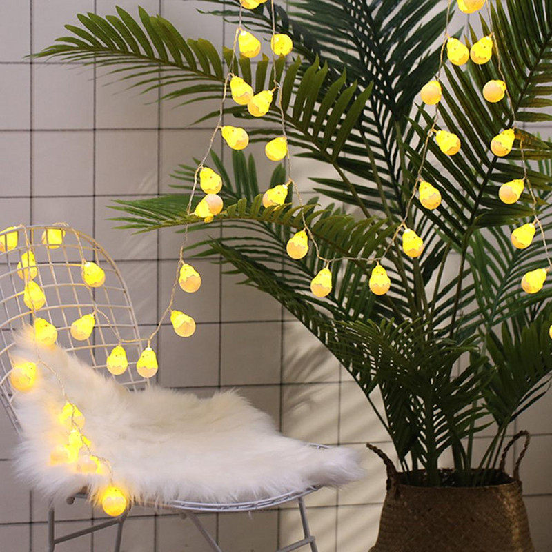 Lumini LED de Paște în formă de pui de plastic