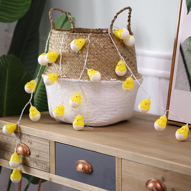 Lumini LED de Paște în formă de pui de plastic