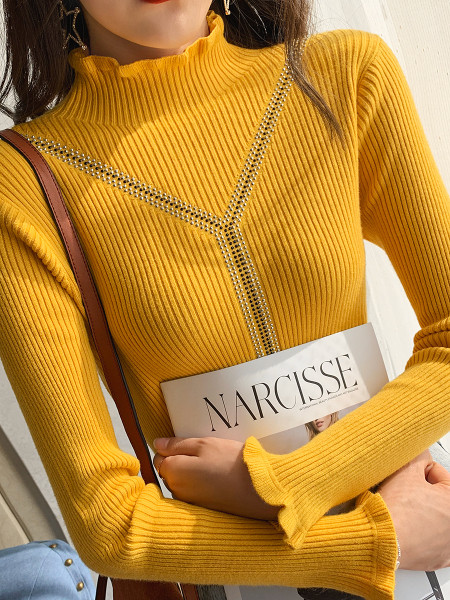 Μοντέρνο γυναικείο πουλόβερ  με ημι-ψηλό κολάρο και διακόσμηση πέτρες