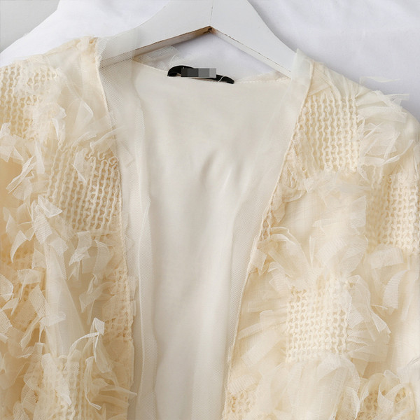 Moodne naiste vest tülli elementidega - ilma kinnituseta