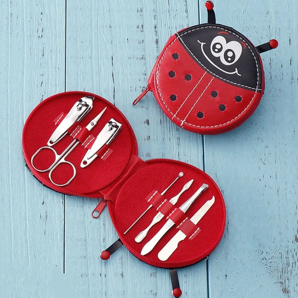 Hét részből álló készlet manikűrhöz + tárolótáska különféle állatok formájában