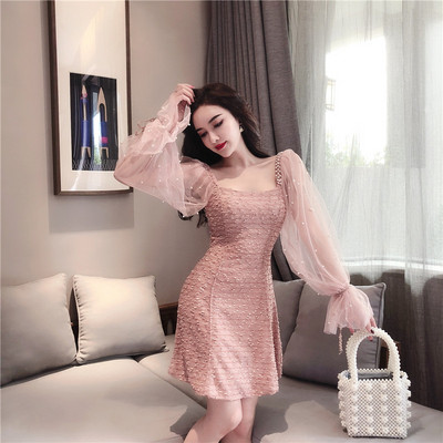 Elegantne laiade tüllvarrukatega naiste kleit