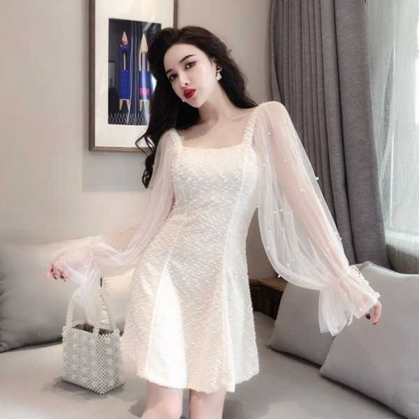 Elegantne laiade tüllvarrukatega naiste kleit