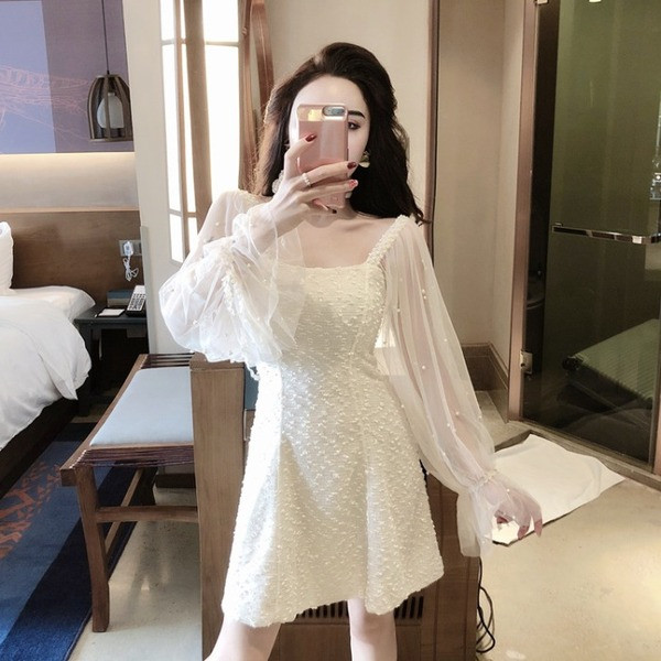 Elegantne laiade tüllvarrukatega naiste kleit