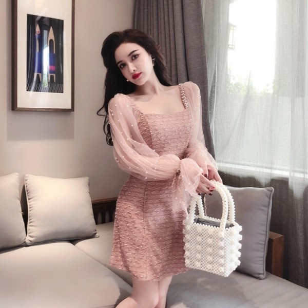 Elegantne laiade tüllvarrukatega naiste kleit