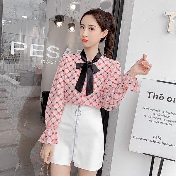 Elegantne naiste särk laiade varrukate ja paelaga kraega