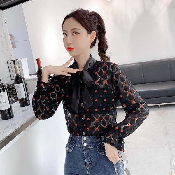 Elegantne naiste särk laiade varrukate ja paelaga kraega