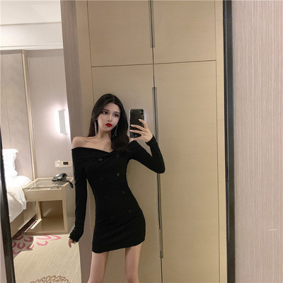 Testreszabott női ruha hosszú ujjal és leesett vállú