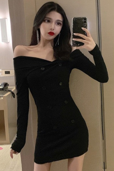 Testreszabott női ruha hosszú ujjal és leesett vállú