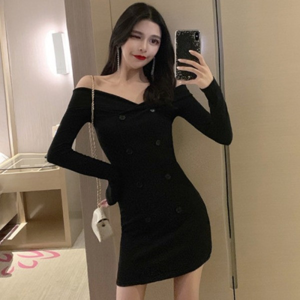 Testreszabott női ruha hosszú ujjal és leesett vállú