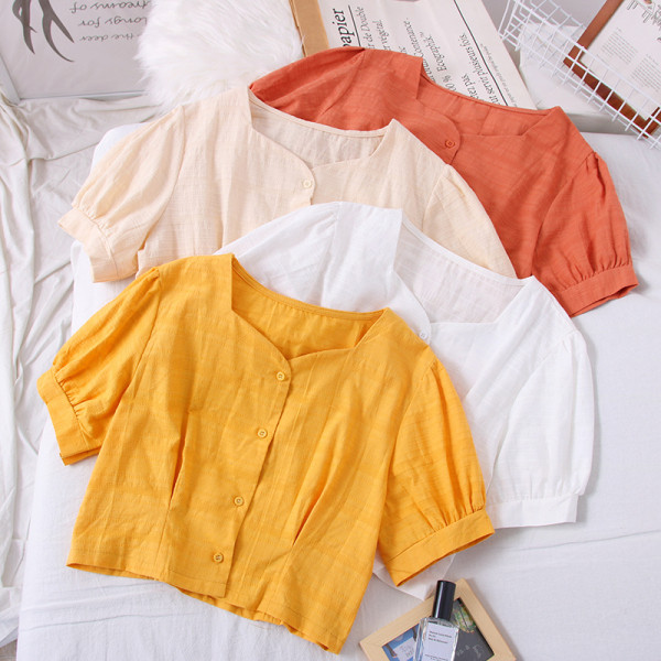 Moodne naiste särk spits-kaelusega, lühikeste varrukate ja nööpidega