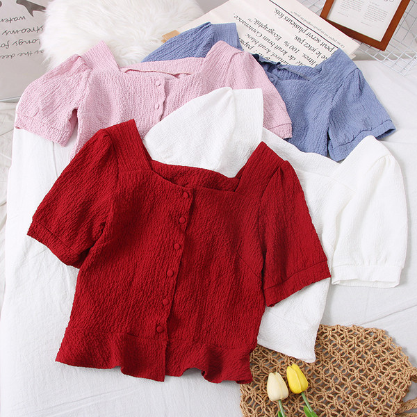 Kandilise kaelusega ja lühikeste varrukatega naiste särk – uus mudel