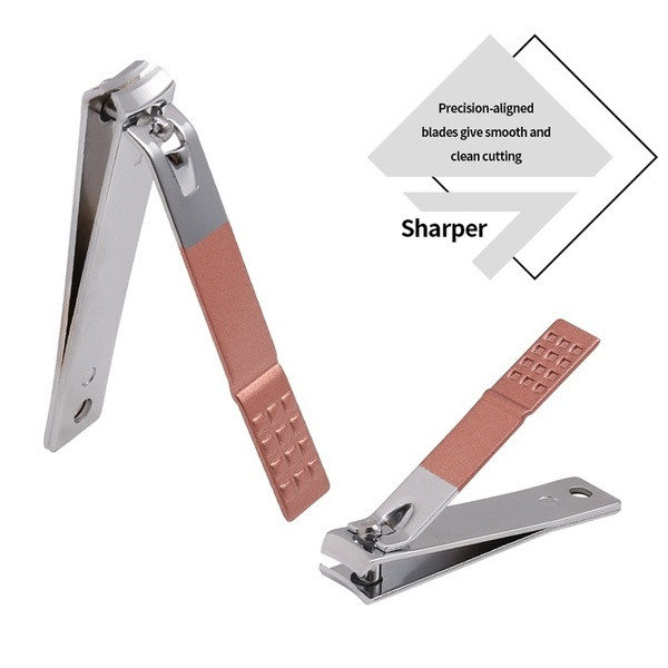 Rinkinį sudaro 18 dalių nerūdijančio plieno manikiūrui ir pedikiūrui