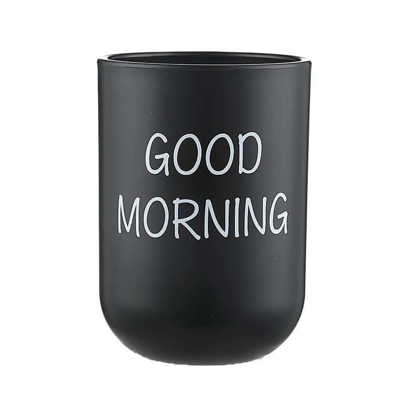 Plastična čaša s natpisom za četkice za zube