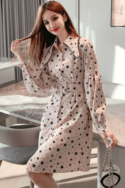 Kevadine naiste kleit puhvis varrukate ja vöörihmaga