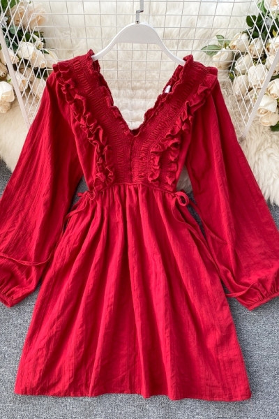 Stiilne naiste lühike kleit laiade varrukate ja V-kaelusega