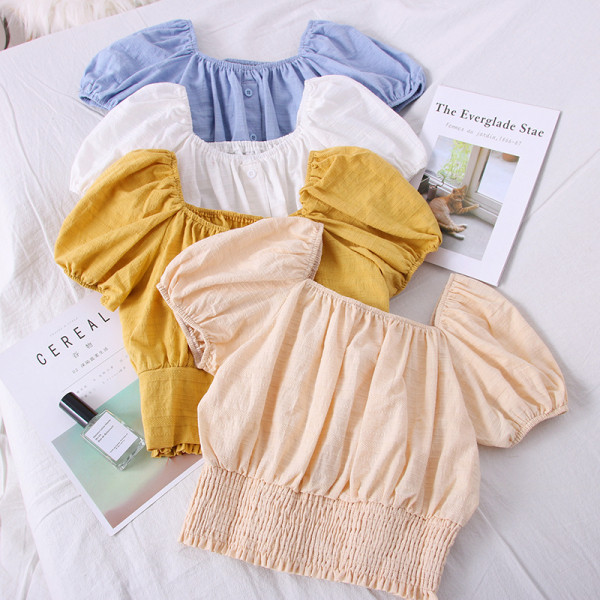 Μοντέρνα  γυναικεία μπλούζα με κουμπιά, κοντό μανίκι και τετράγωνο ντεκολτέ