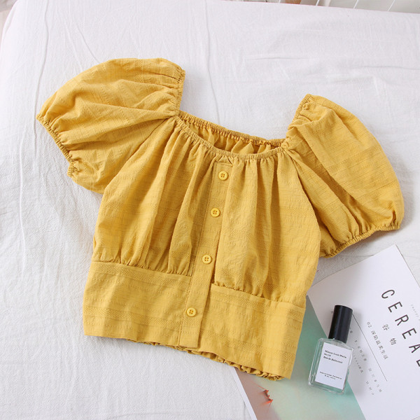 Μοντέρνα  γυναικεία μπλούζα με κουμπιά, κοντό μανίκι και τετράγωνο ντεκολτέ