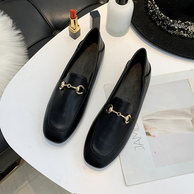 Γυναικεία καθημερινά μοκασίνια από έκο δέρμα με μεταλλικά στοιχεία