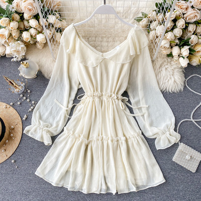 Lühike laiade varrukate ja V-kaelusega naiste kleit
