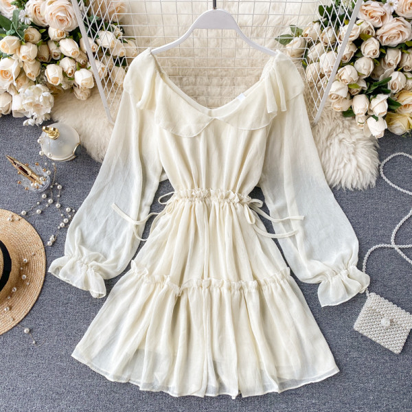 Lühike laiade varrukate ja V-kaelusega naiste kleit