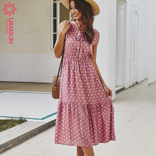 Ležerna ženska kratka haljina na točkice pogodna za proljeće i ljeto