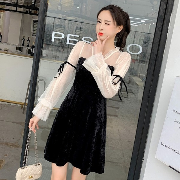 Retro sametist naiste kleit tüllvarrukate ja spitsikaelusega