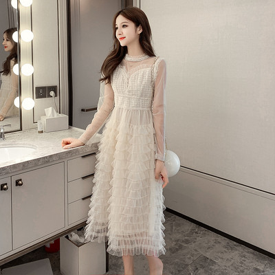 Elegantne pikkade tülli varrukatega naiste kleit