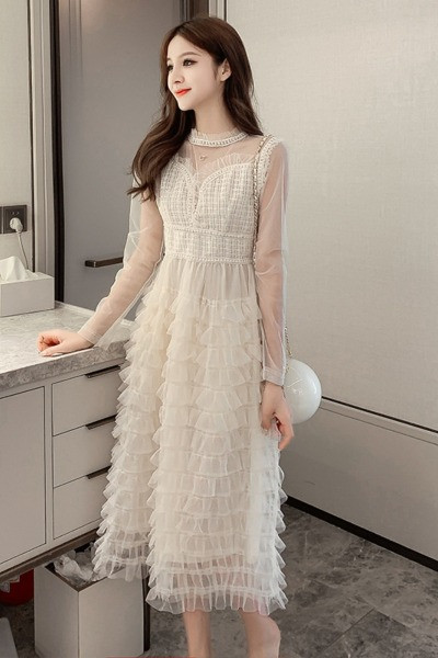 Elegantne pikkade tülli varrukatega naiste kleit