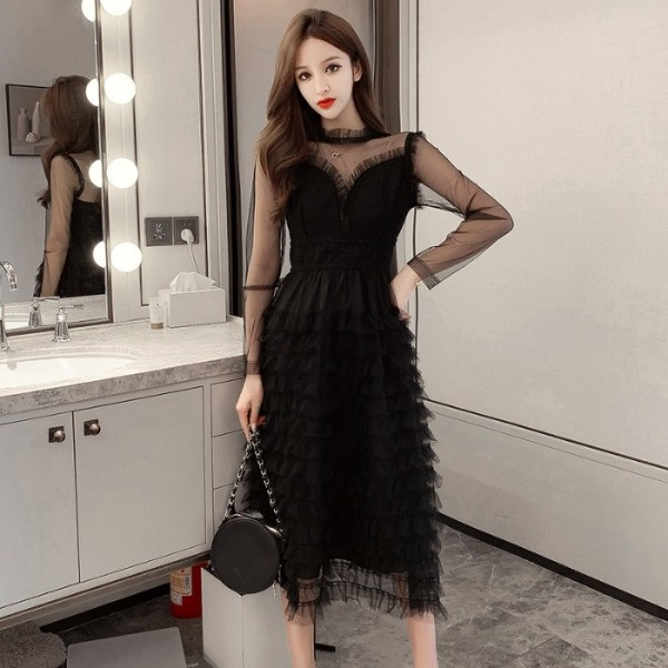 Elegantne pikkade tülli varrukatega naiste kleit