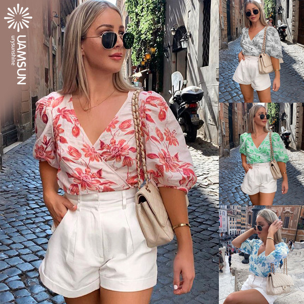 Νέο μοντέλο γυναικείο κοντό μπλουζάκι με βαθύ λαιμόκοψη και μανίκια 3/4