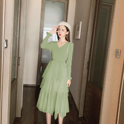 Őszi-téli kötött női ruha spitz nyakkivágással