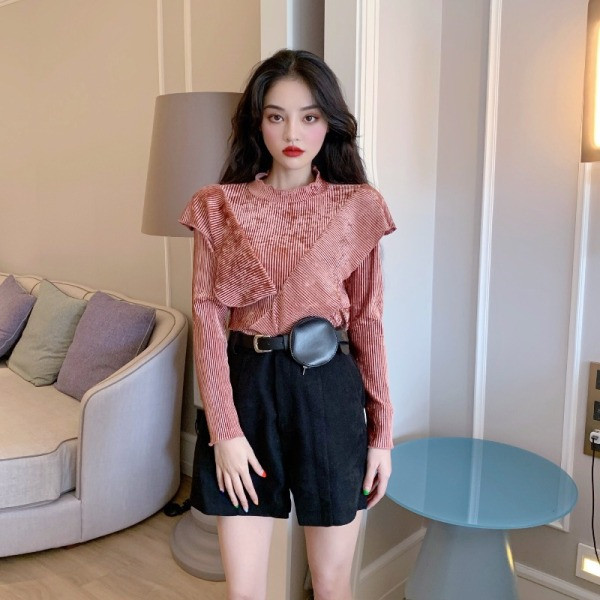 Modern női blúz kordbársonyból és fürtökből