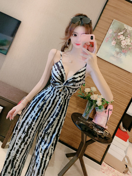 Uus mudel kevad - õhukeste rihmade ja sügava kaelusega suvine kombinesoon