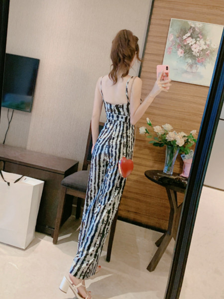 Uus mudel kevad - õhukeste rihmade ja sügava kaelusega suvine kombinesoon