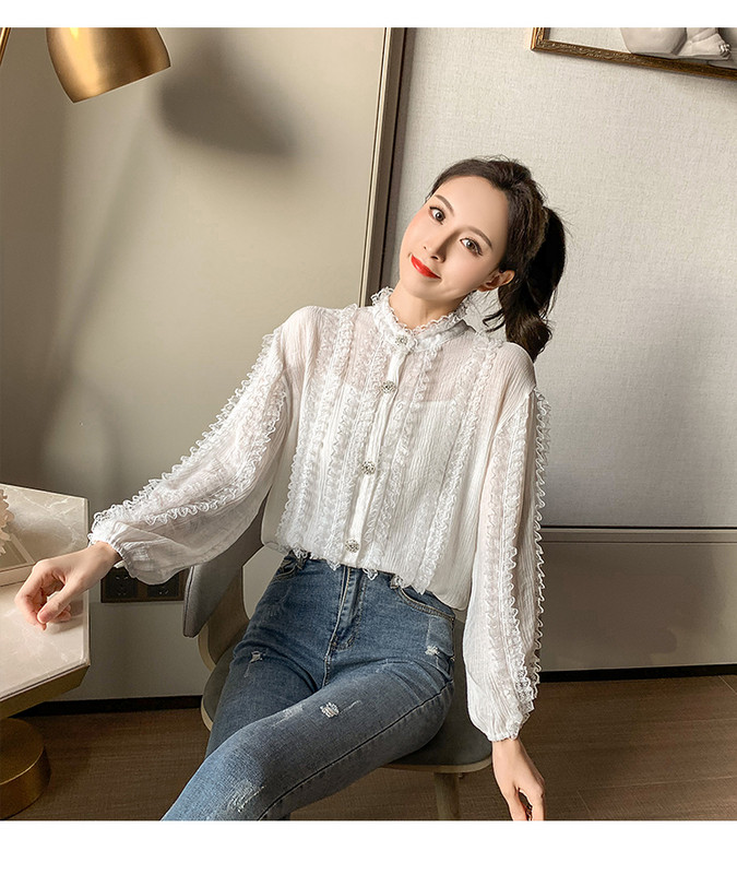 Moodne naiste särk madala krae, pitsi ja šifooni nööpidega