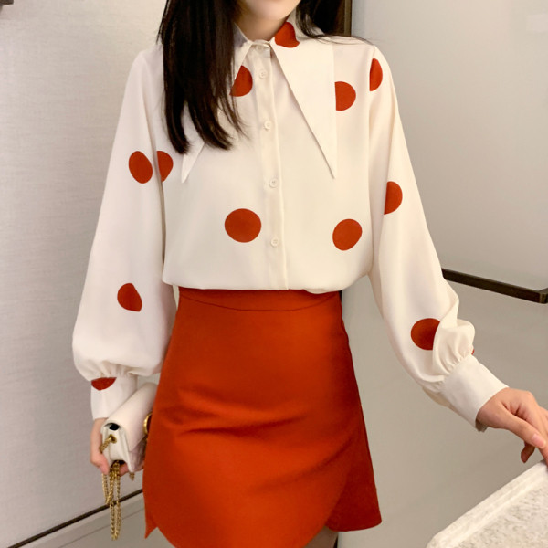 Uut mudelit pikkade täppidega varrukatega naiste särk