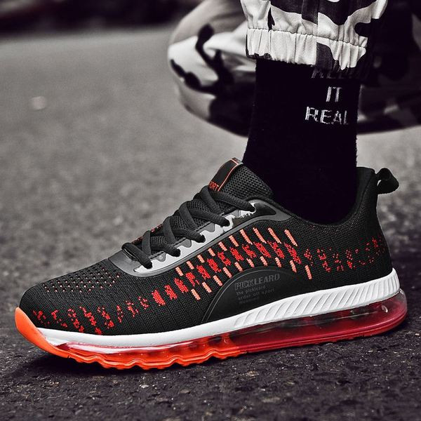 Meeste tossud turvapadja ja paeltega