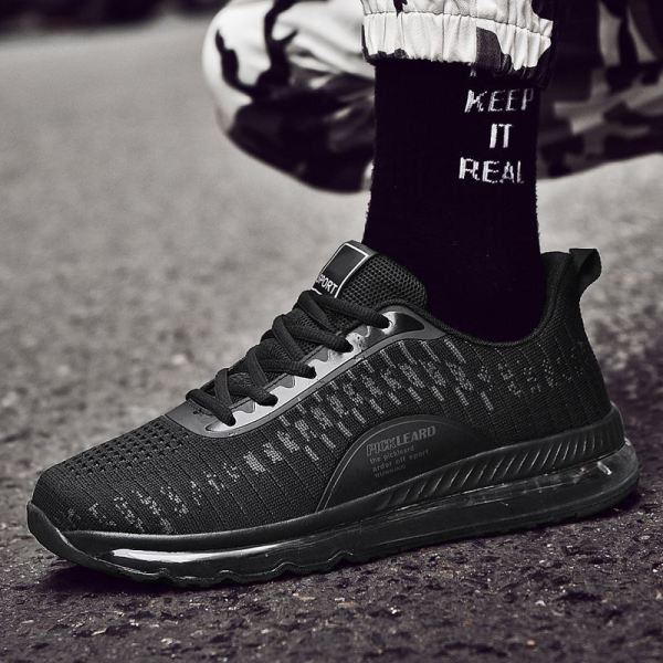 Meeste tossud turvapadja ja paeltega