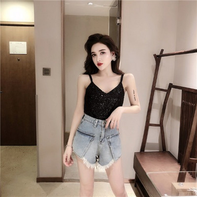 Moodne litrite ja õhukeste rihmadega naiste topp