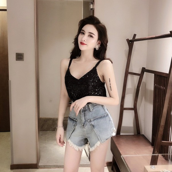 Moodne litrite ja õhukeste rihmadega naiste topp