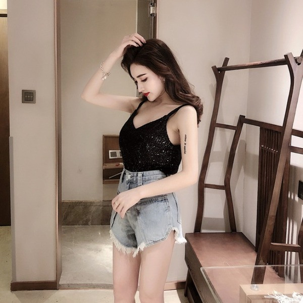 Moodne litrite ja õhukeste rihmadega naiste topp