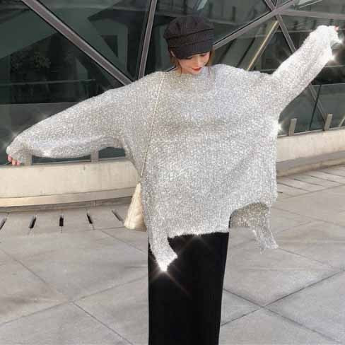 Lai naiste kampsun läikivate elementidega ja rebenenud motiividega