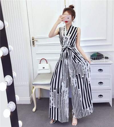 Moodne lai kombinesoon spitsikaela ja vöörihmaga