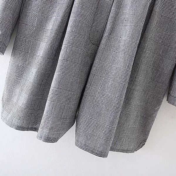 Moodne lühike naiste kombinesoon V-kaelusega ja nööpidega