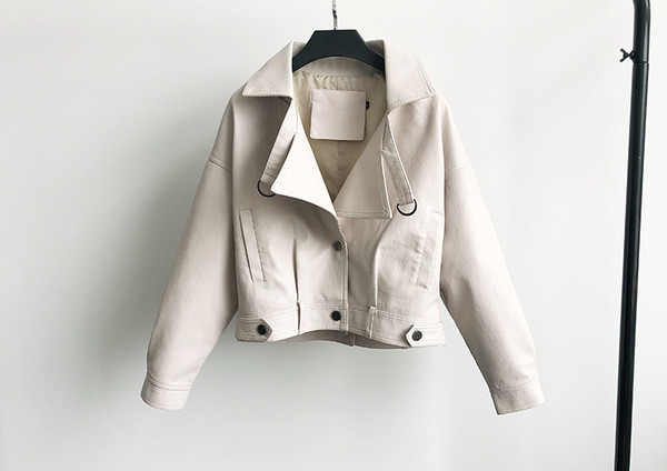 Moodne naiste lühike nööpide ja pikkade varrukatega nahktagi